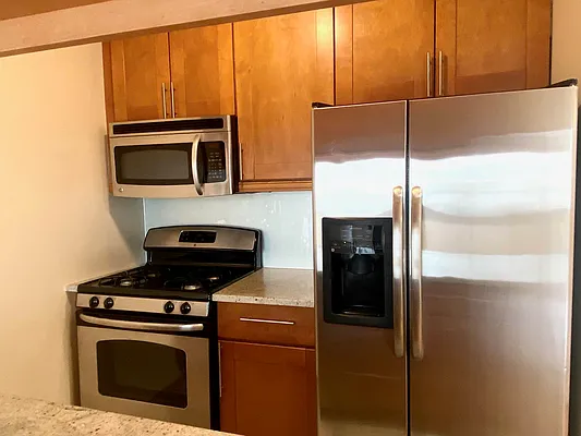 Rented by RELO REDAC INC. | media 9