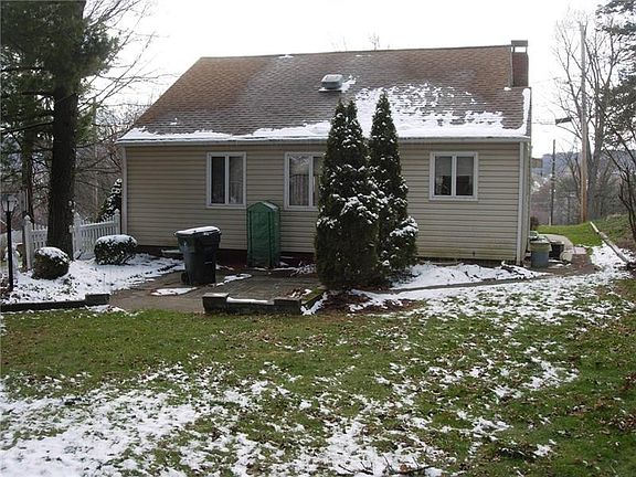 2nd image of 609 Pershing St