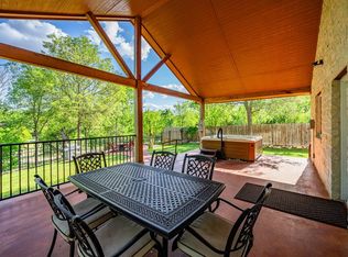 325 Guadalupe St, Kerrville, TX 78028