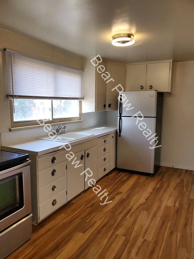 1807 Fremont Ave — Photo 2