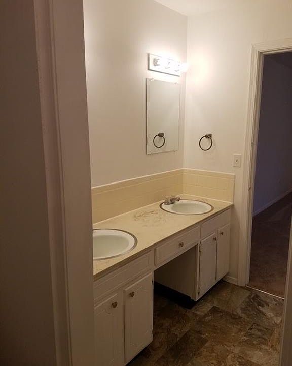 1st image of 862 Hoover Village Dr APT C