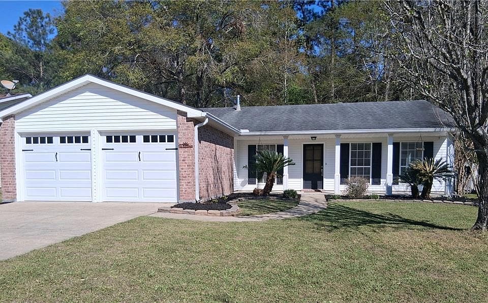 1st image of 104 Sumner St