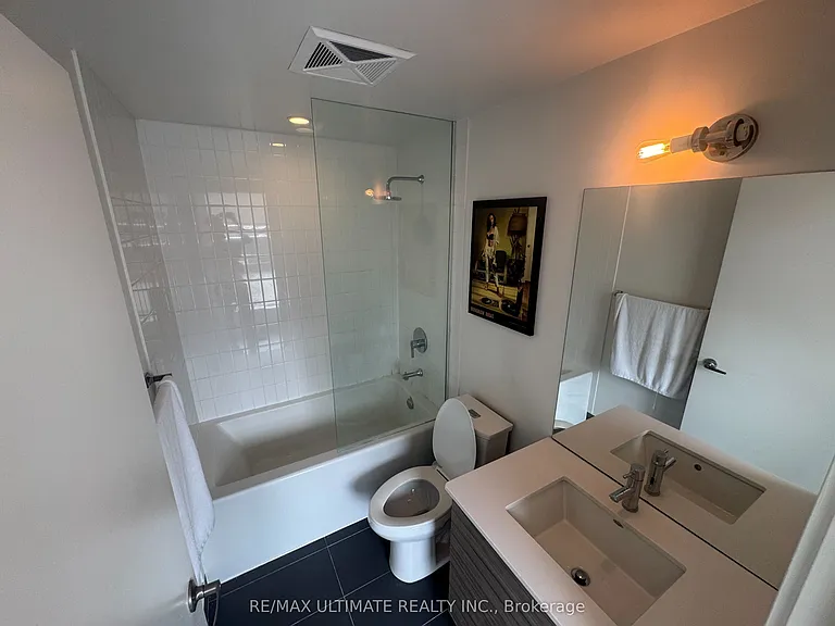 210 Simcoe St #2002 — Photo 7