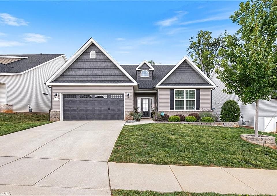 1st image of 3228 Castlerock Dr