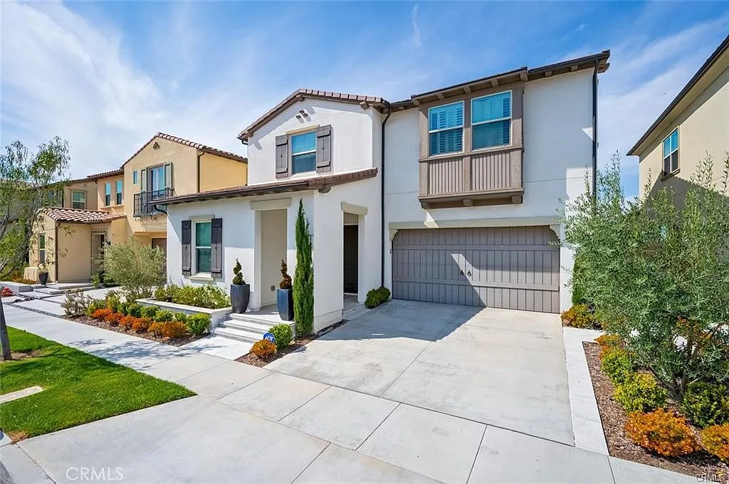 4 bed, 4.5 bath, 2987 sqft, $8,300 — Photo 2