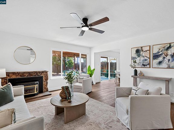 5th image of 2829 Carmona Way