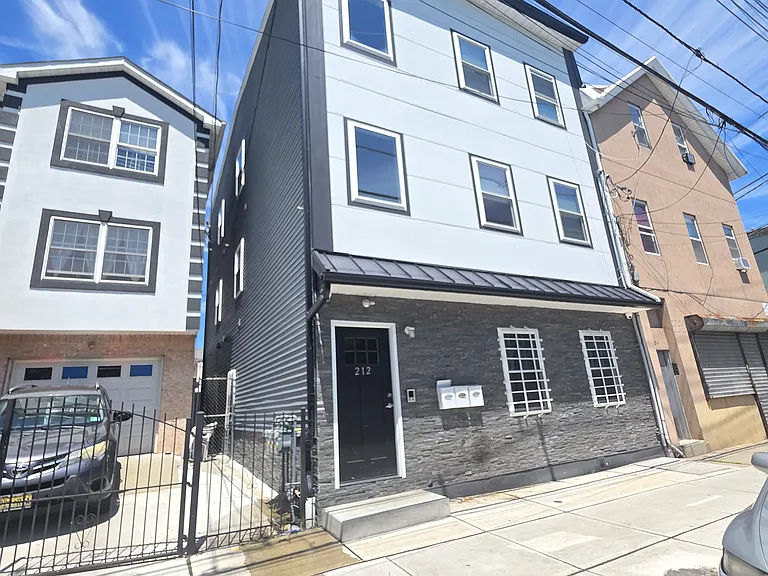 212-214 S 2nd St #2 — Photo 1