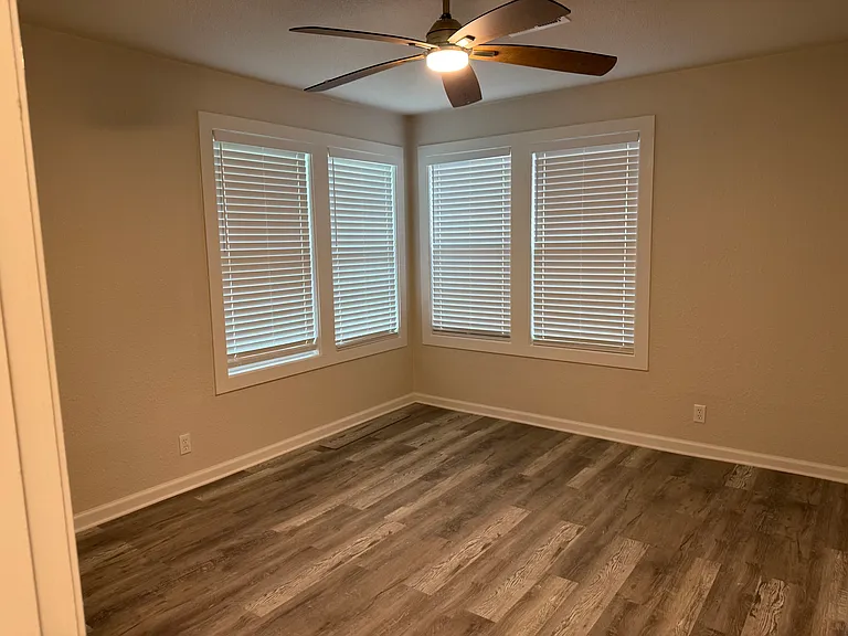 970 Peyton Dr — Photo 9