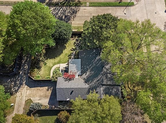 2nd image of 7916 Hook Dr