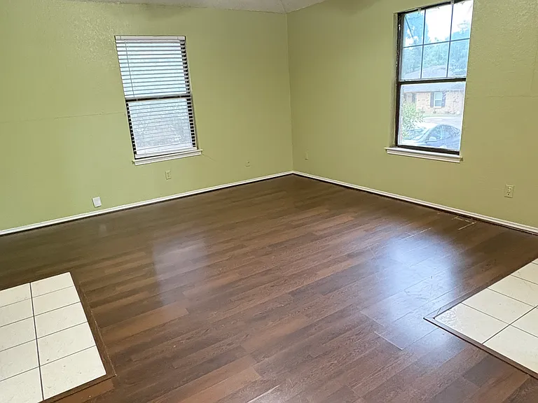 7023 Lincoln Dr — Photo 8