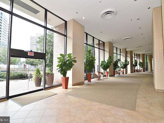 3rd image of 1805 Crystal Dr APT 1101S