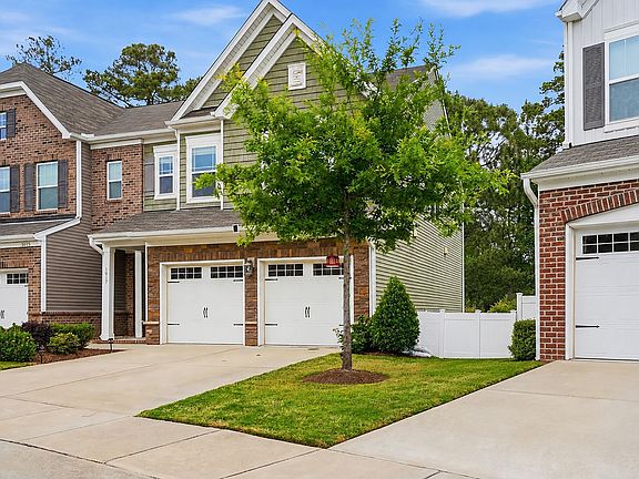 3rd image of 1017 Epiphany Rd