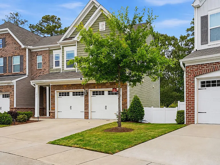 1017 Epiphany Rd — Photo 3