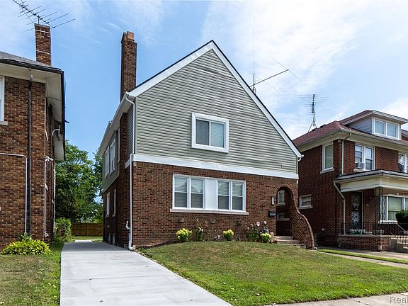 3rd image of 9330 Wildemere St