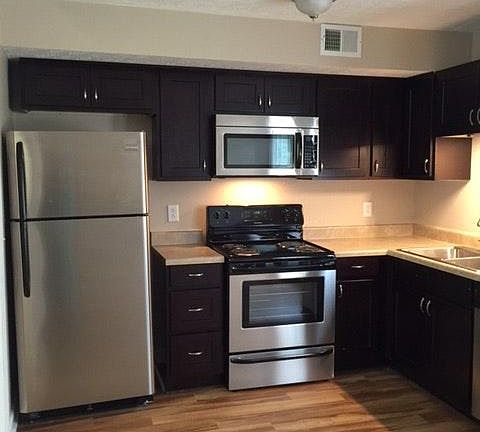 Hot Hot Kitchen /w appliances