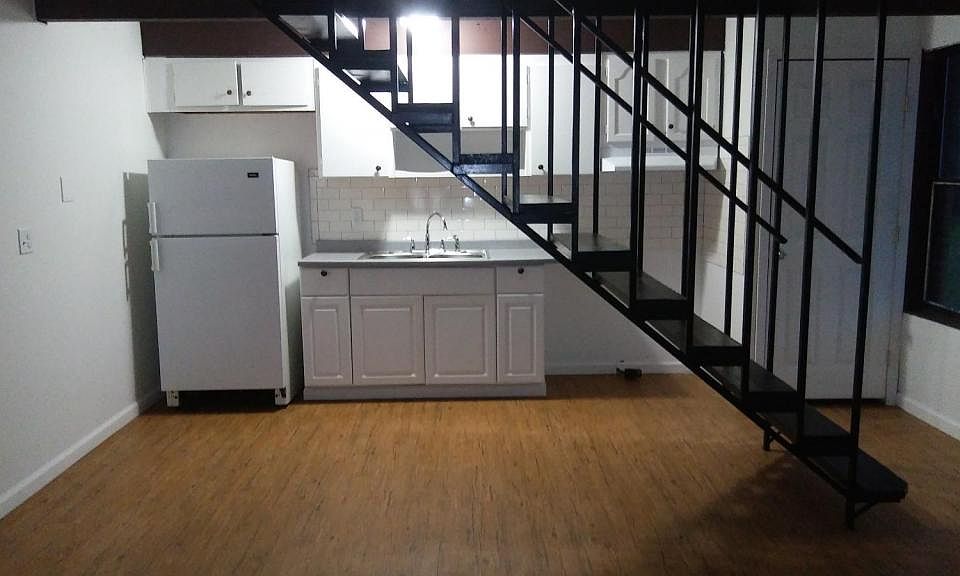 1st image of 1119 Hollander St APT B