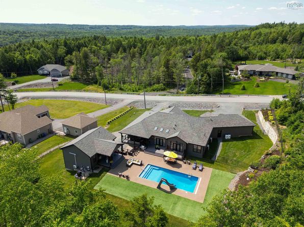561 Heddas Way, Halifax, NS B2T 0M3