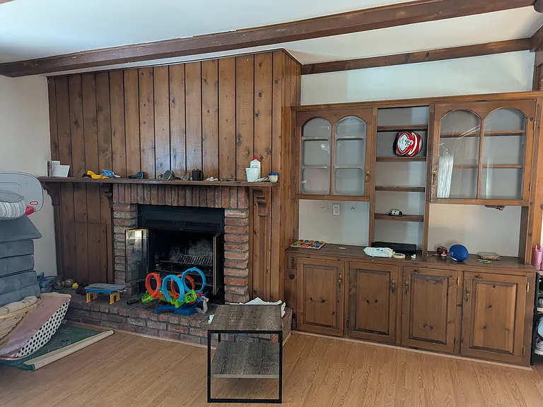 2419 Hobbit Ln — Photo 2