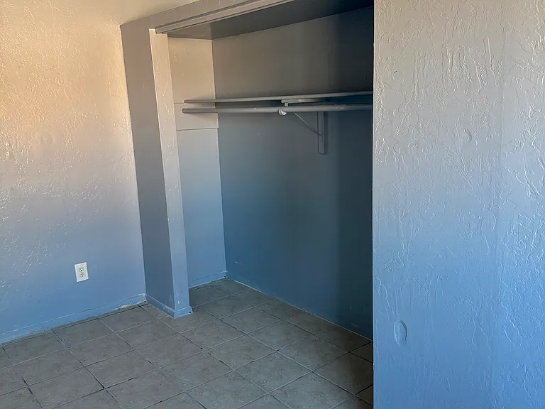 2615 W Morten Ave #D — Photo 7