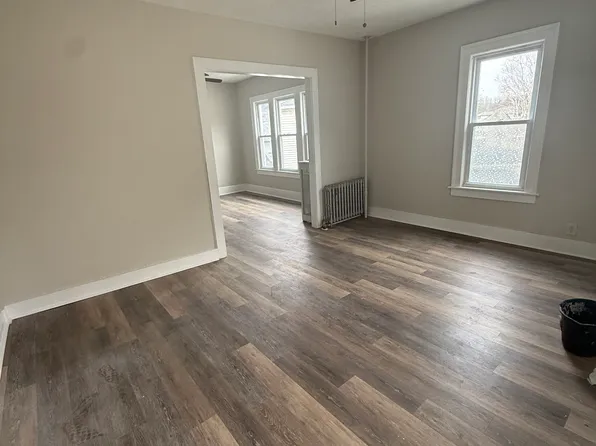 19 Reservoir St, Carbondale, PA 18407