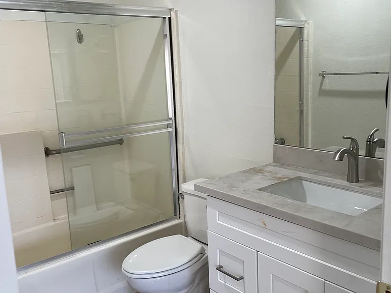 10715 Missouri Ave #304 — Photo 9
