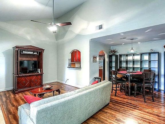 3rd image of 1100 Augusta Dr APT 80