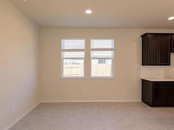 4th image of 229 Gray Wolf Dr