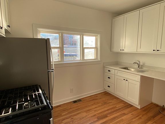 4th image of 1228 N Greenview Ave House 1