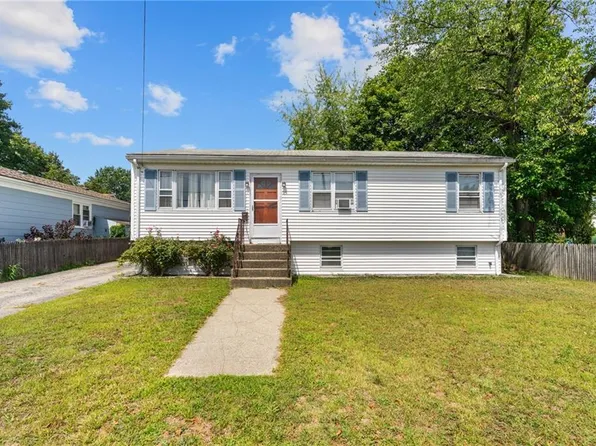 35 Auburn Ave, Johnston, RI 02919