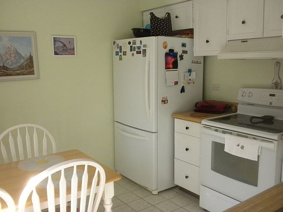 4th image of 903 Abingdon Ct #0