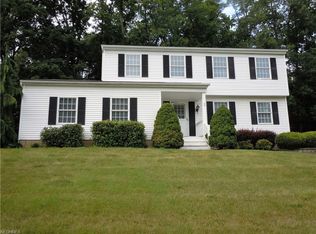 215 Chatham Dr, Aurora, OH