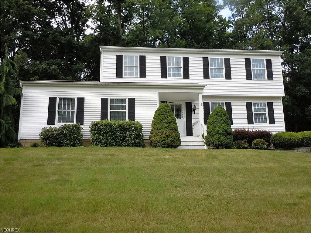 215 Chatham Dr photo 1