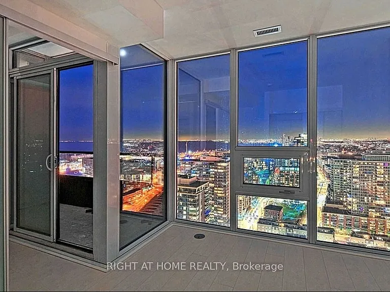 19 Western Battery Rd #Penthouse 11 — Photo 15