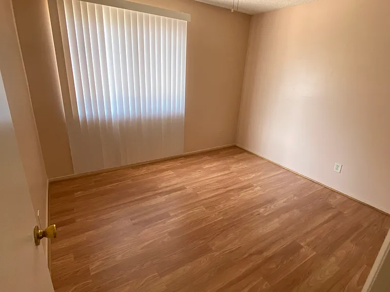 2475 Cedar Ave #R — Photo 8