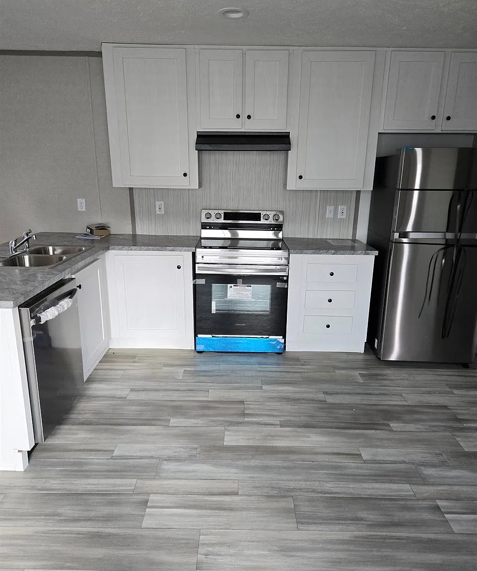 3 bed, $999 — Photo 1
