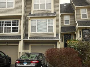 107 Paugusett Cir, Trumbull, CT 06611