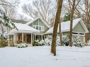 18 Chestnut Ln, Wallingford, CT 06492