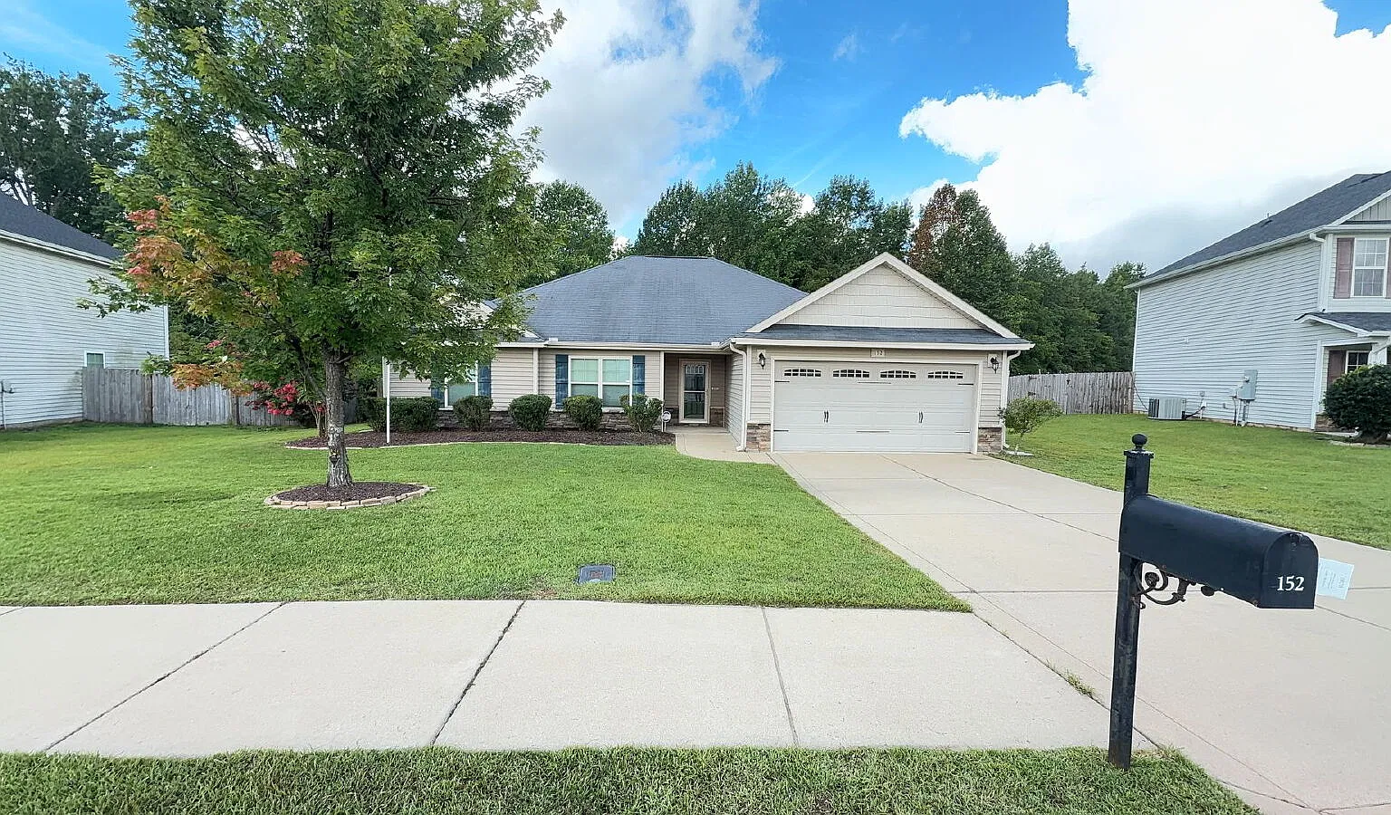 4 bed, 2.0 bath, 1821 sqft, $1,900 — Photo 1