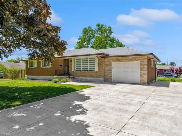 5 Armour Dr, Welland, ON L3C 2N7
