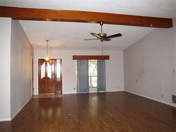 3rd image of 1701 Great Oaks Dr