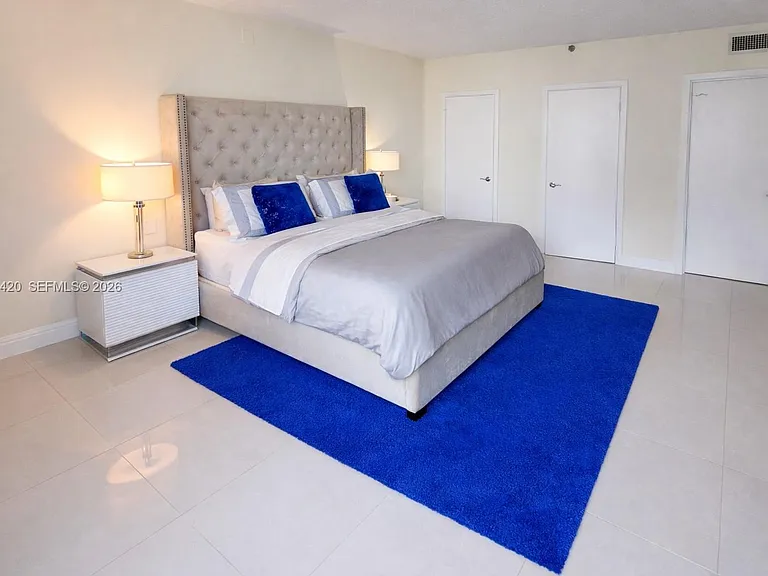 19707 Turnberry Way #20G — Photo 12