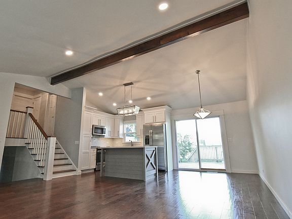 3rd image of 2009 Woodlane Dr