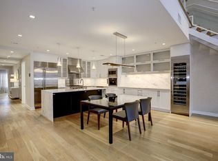 1610 N Queen St #218, Arlington, VA 22209