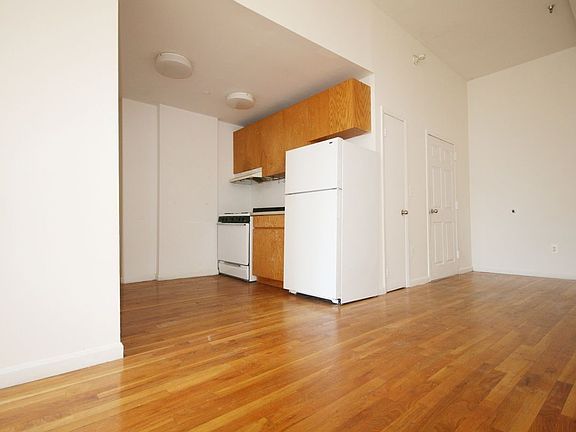 2nd image of 15 Lawton St APT 16