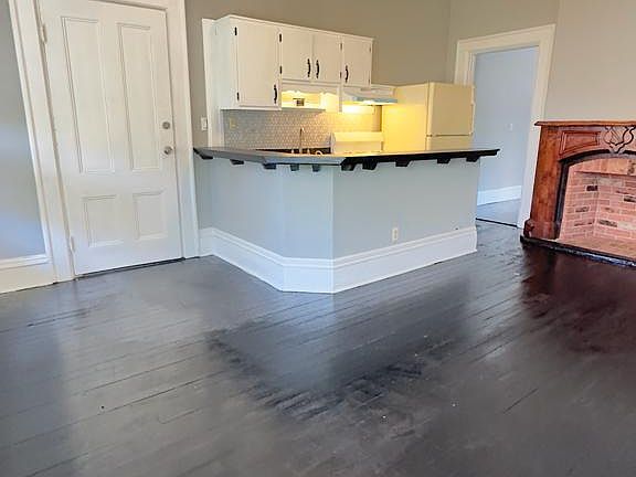 4th image of 109 S 3rd St APT 1