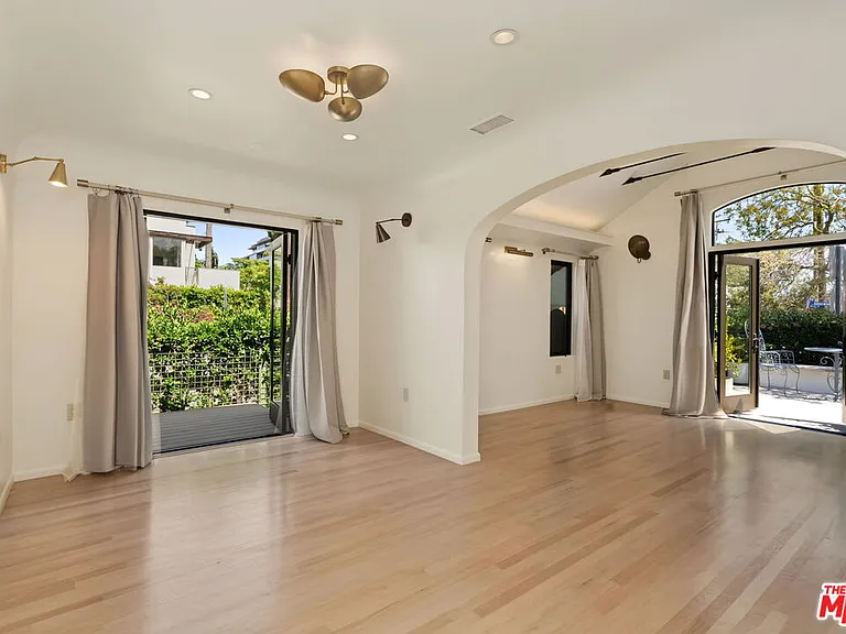 9001 Rosewood Ave — Photo 18