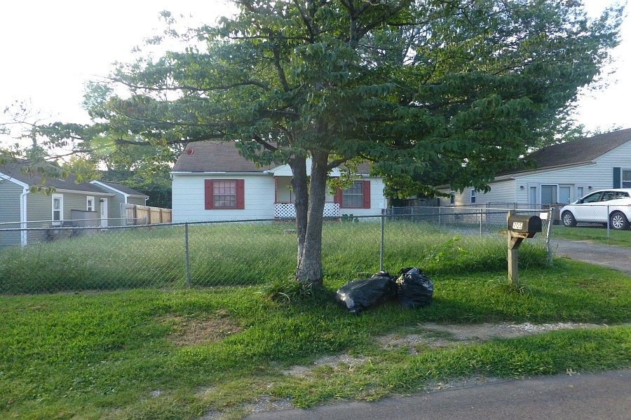 1st image of 705 E Quincy Ave