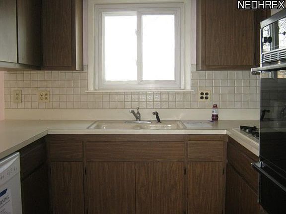 4th image of 5673 Columbia Dr