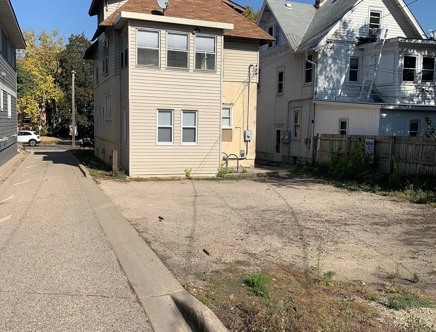 5 bed, 1980 sqft, $2,250 — Photo 2