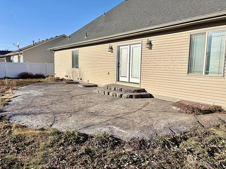 2612 Eastview Dr — Photo 39